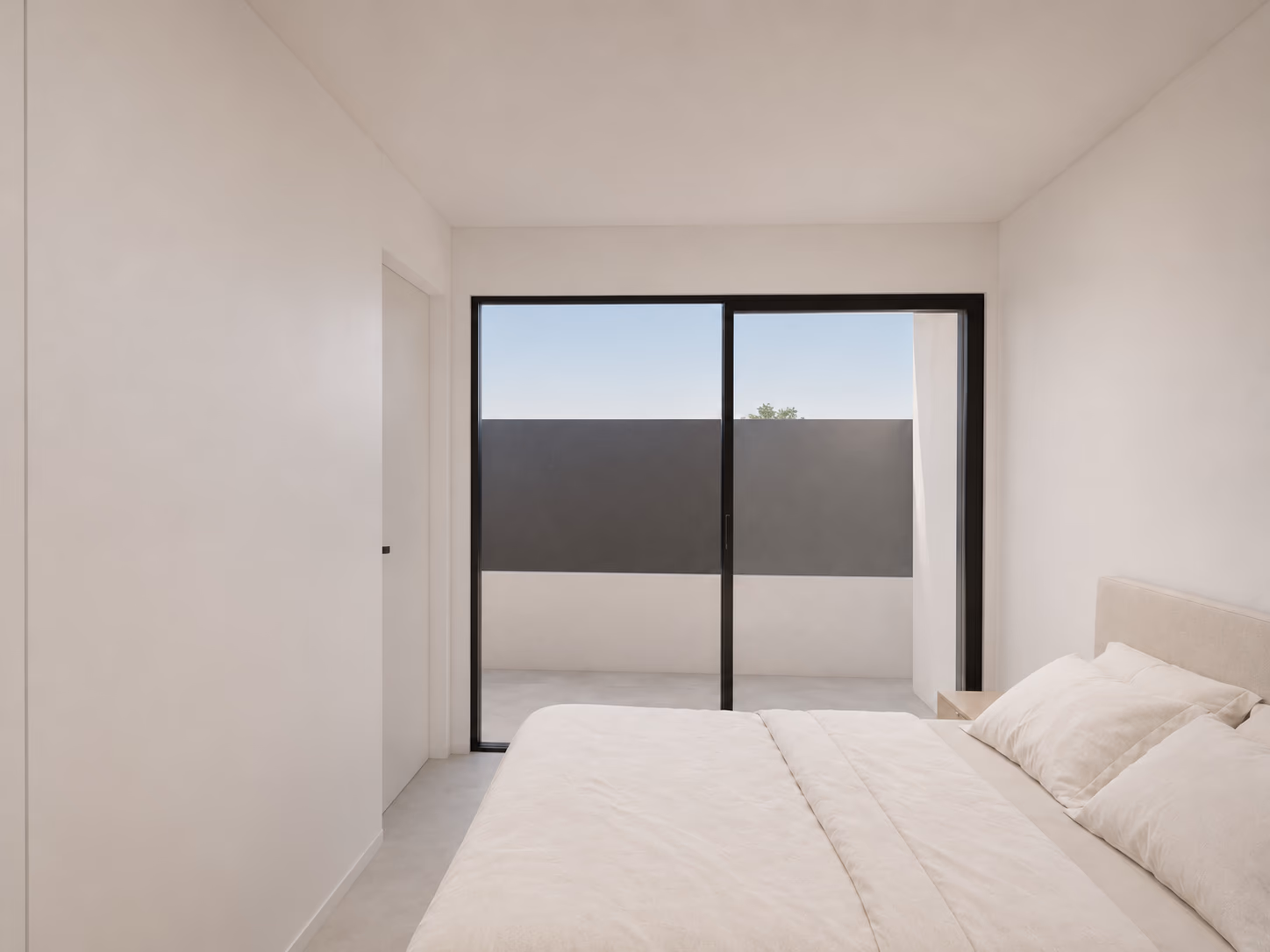 O quarto 2 de dentro para fora, com o vão de correr aberto sobre o terraço